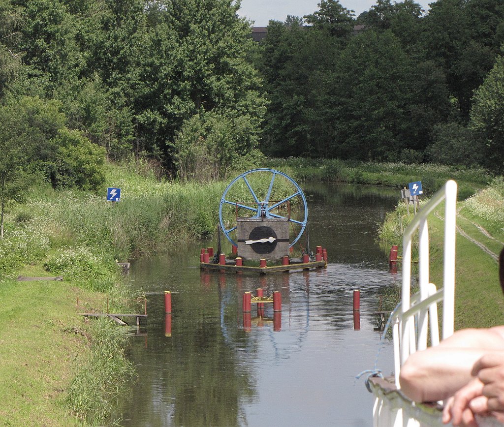 2012-07-02_11-55-28_IMG_x26980_cr.jpg -                                