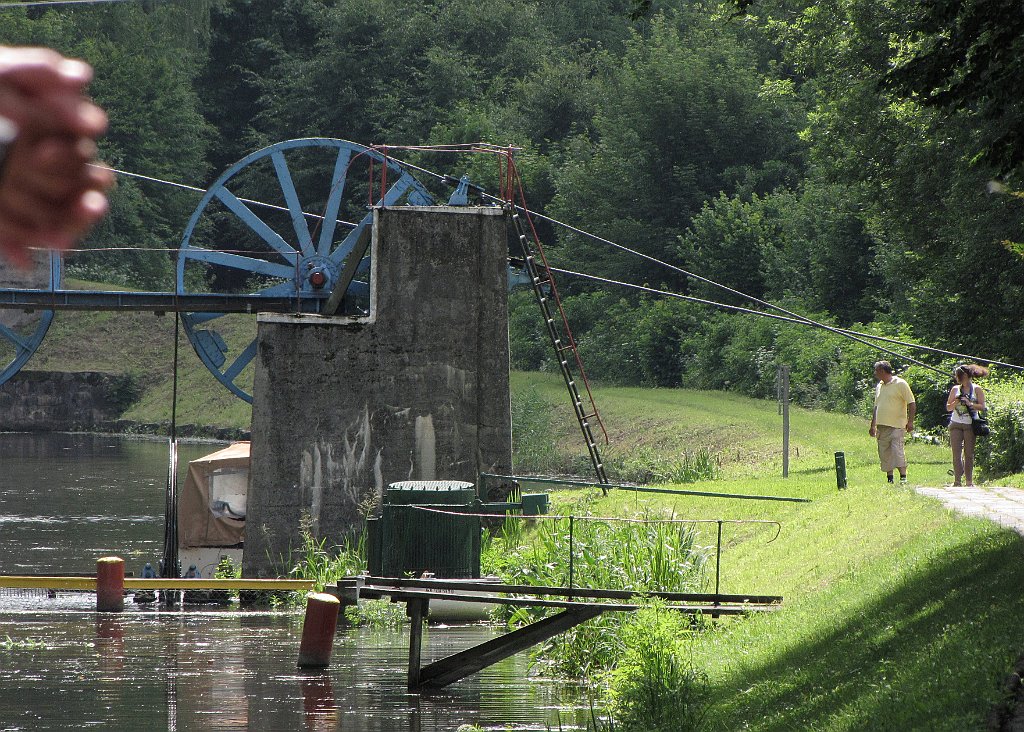 2012-07-02_13-16-10_IMG_x27028_cr.jpg -                                